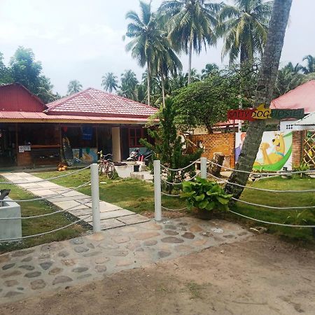Salty Dog Hostel Telukdalem エクステリア 写真