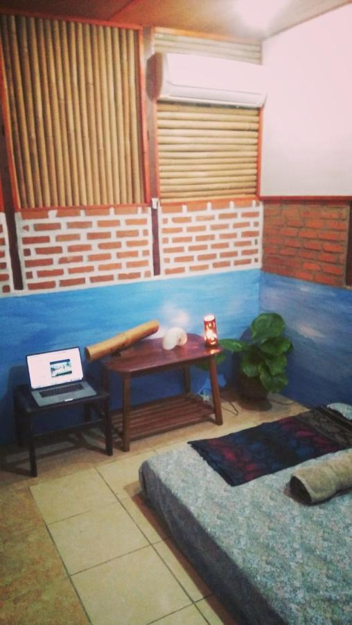 Salty Dog Hostel Telukdalem エクステリア 写真