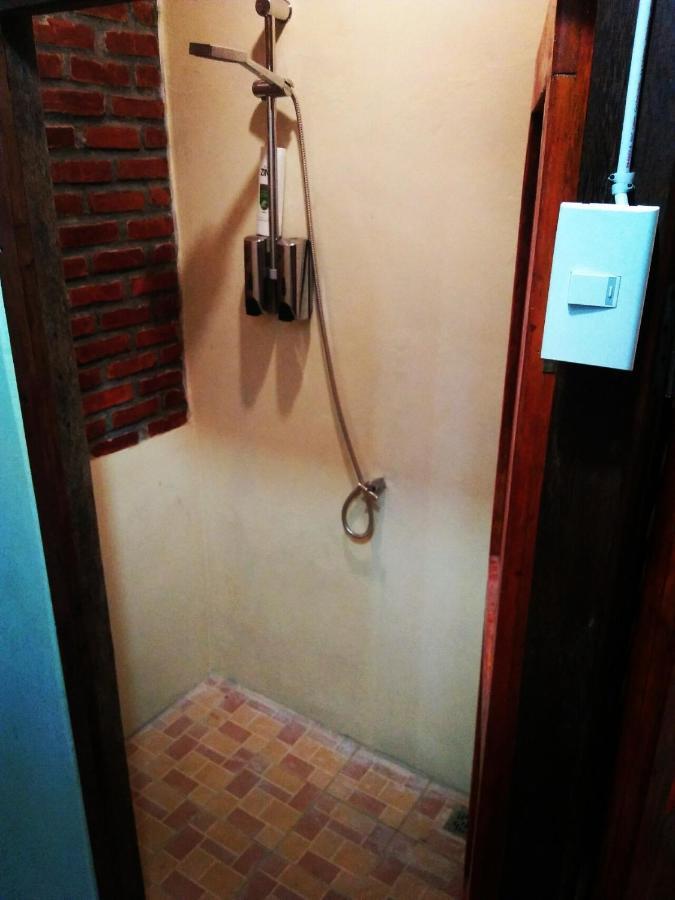 Salty Dog Hostel Telukdalem エクステリア 写真