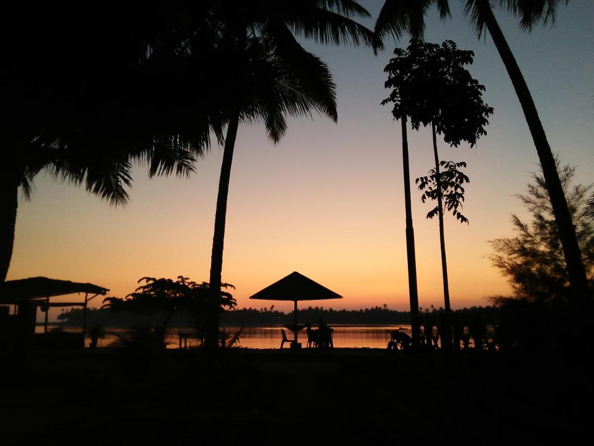 Salty Dog Hostel Telukdalem エクステリア 写真