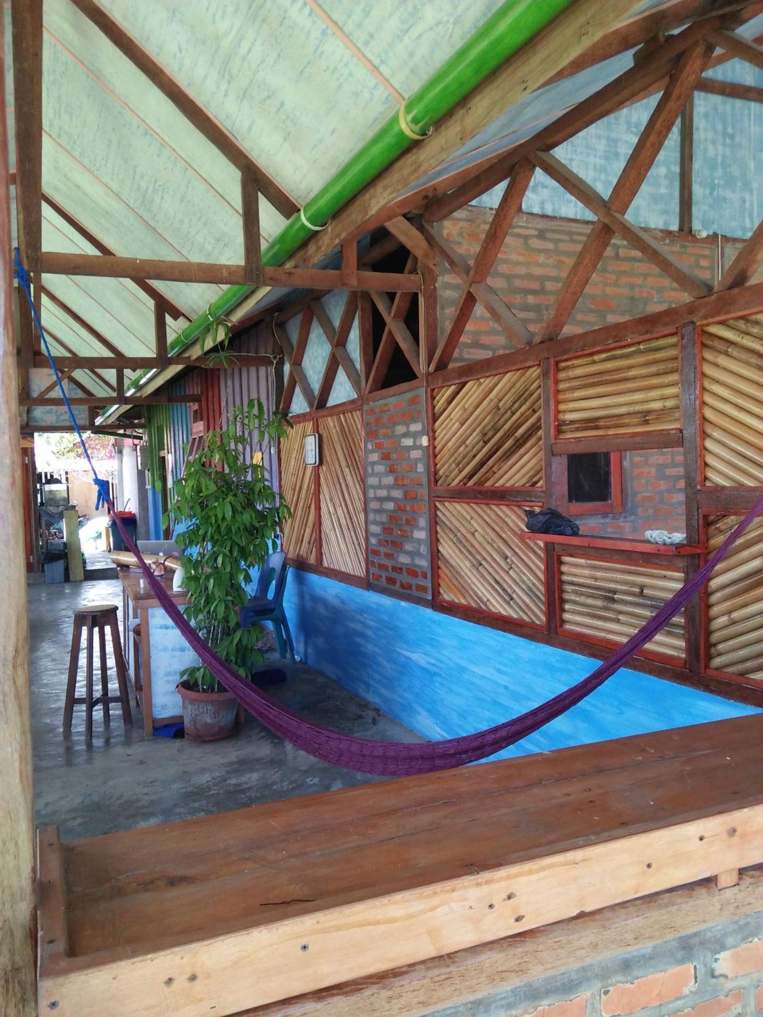 Salty Dog Hostel Telukdalem エクステリア 写真